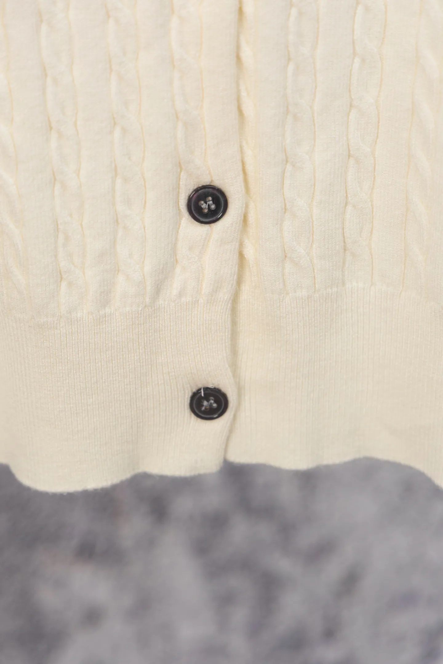 P170 Ralph Lauren Classic Round Neck Solid Color Pony Embroidered Logo Knitted Cardigan Long Sleeve Ralph Lauren Classic Basic Versatile Twist Knitted Cardigan Long Sleeve Main supply platform live broadcast Wholesale entity Replenish when out of stock Not removed from the shelves Quality 1:1 patterning Complete three standards Correct version of pony logo Imported quality cotton yarn Focus on high-end Cost-effective Good quality Needless to say Zhao Lusi's same style is really amazing, so sweet I'm so beautiful. This cardigan is really good-looking. It's simple and easy to wear. It's a must-have for goddess ootd. Good-looking clothes are never picky. A must-have in the wardrobe of goddesses. Size: S-XL. Color: black, apricot, gray, navy, red, white.